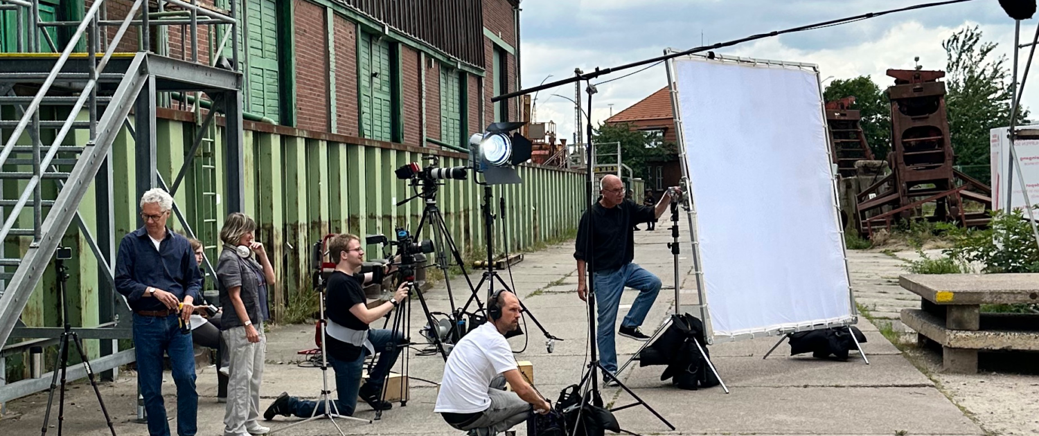 Filmteam in Hafen-Umgebung